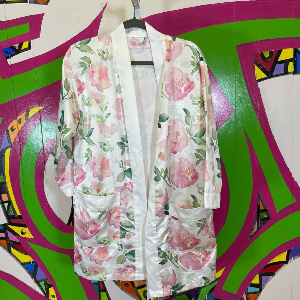 Hello Gorgeous, Floral Lined Silky Robe, Size S/M. No Tie Rope. Good condition!